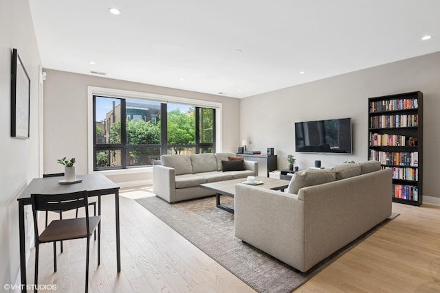 1523 N Western Ave Unit 2A, Chicago, IL 60622 - living area featuring light wood finished floors and recessed lighting