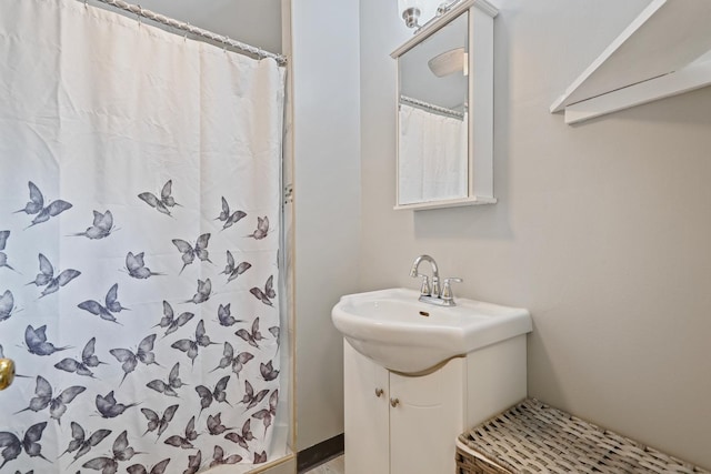 434 4th Ave, Joliet, IL 60433 - bathroom with vanity and a shower with curtain