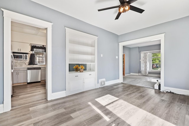 434 4th Ave, Joliet, IL 60433 - unfurnished living room with ceiling fan and light wood finished floors