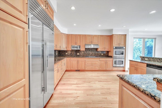 3550 E Ari Dr, Glenview, IL 60025 - kitchen with stainless steel appliances, light brown cabinets, under cabinet range hood, decorative backsplash, and light wood-style floors
