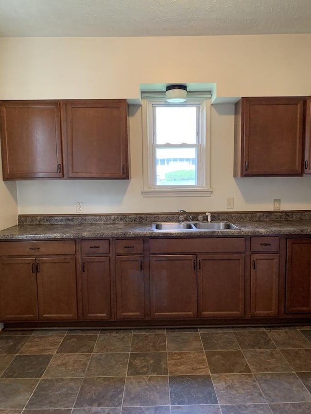 773 W Homer St, Freeport, IL 61032 - photo 5