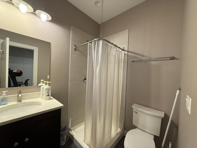 1017 S Claremont Ave, Chicago, IL 60612 - bathroom with vanity and a shower with curtain