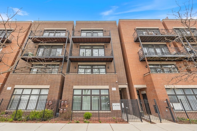 3126 W Walton St Unit 2, Chicago, IL 60622 - view of apartment building / complex featuring a fenced front yard