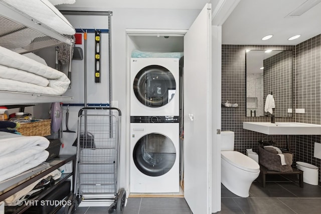 130 N Garland Ct Unit 2612, Chicago, IL 60602 - laundry area with stacked washer / drying machine, tile patterned flooring, and tile walls