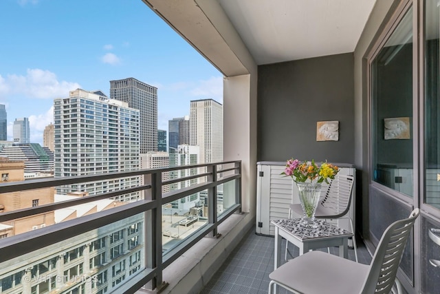 130 N Garland Ct Unit 2612, Chicago, IL 60602 - balcony with a skyline view