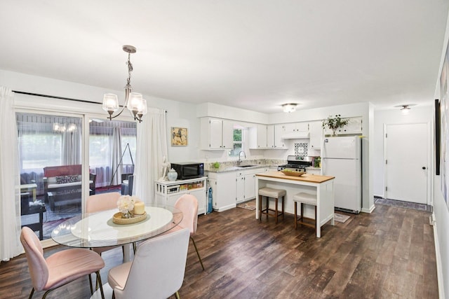 1745 Lyndale Rd, Aurora, IL 60506 - dining room featuring a chandelier and dark wood finished floors