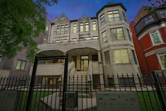 4105 S Drexel Blvd Unit 1N, Chicago, IL 60653 - view of front facade featuring stone siding and a fenced front yard
