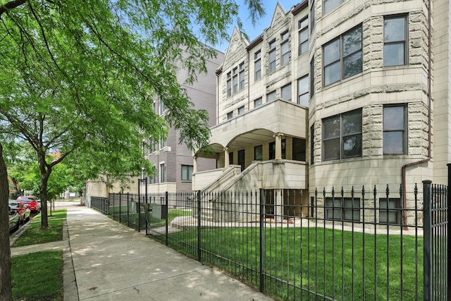 4105 S Drexel Blvd Unit 1N, Chicago, IL 60653 - view of building exterior with a fenced front yard