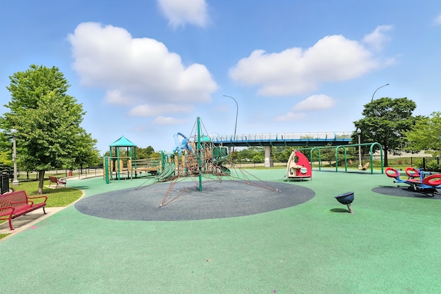 4105 S Drexel Blvd Unit 1N, Chicago, IL 60653 - view of communal playground