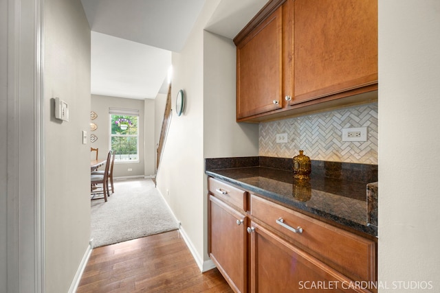 854 Preston Ln, Oswego, IL 60543 - bar featuring tasteful backsplash and wood finished floors
