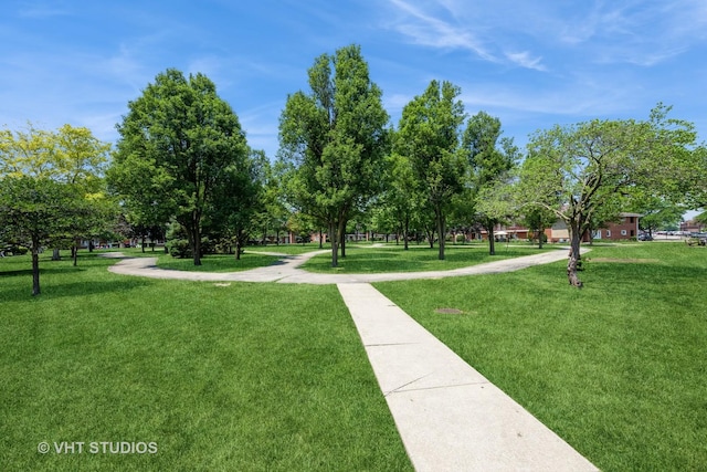 1107 E Algonquin Rd Unit 19, Arlington Heights, IL 60005 - surrounding community featuring a lawn