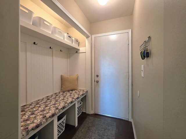 17207 Arrow Head Dr, Lockport, IL 60441 - mudroom featuring baseboards