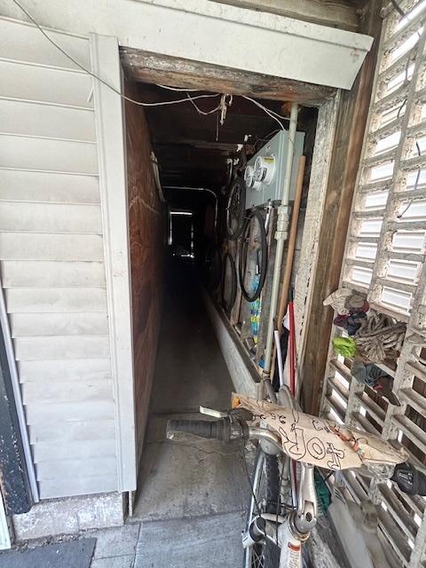 2431 W Thomas St, Chicago, IL 60622 - detailed view of electric meter