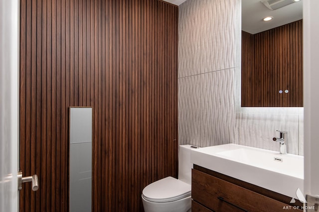113 Oak Ridge Dr E, Burr Ridge, IL 60527 - half bath with vanity and toilet