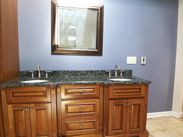 623 Willow Ln, Elk Grove Village, IL 60007 - full bath with double vanity and baseboards