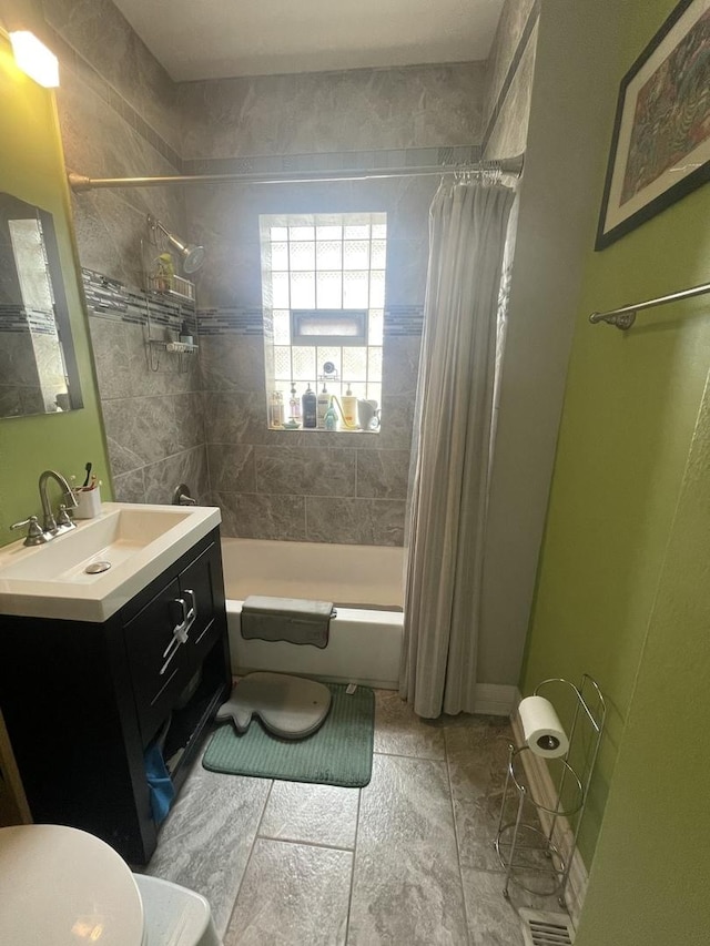 8233 S Manistee Ave, Chicago, IL 60617 - full bath featuring vanity and shower / bath combo