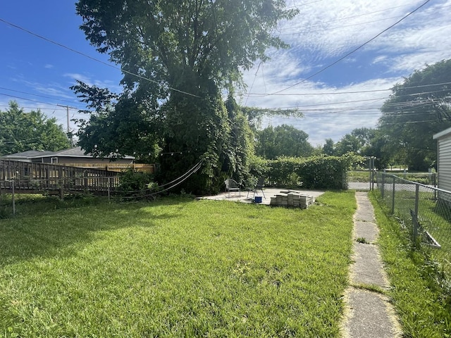 8233 S Manistee Ave, Chicago, IL 60617 - view of yard featuring a patio area