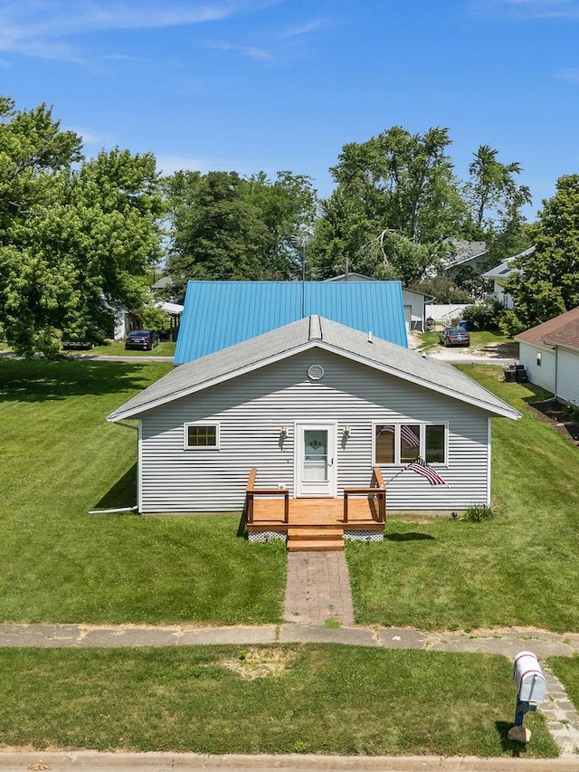 101 W Olive St, Colfax, IL 61728 - bungalow-style house featuring a front lawn and a deck