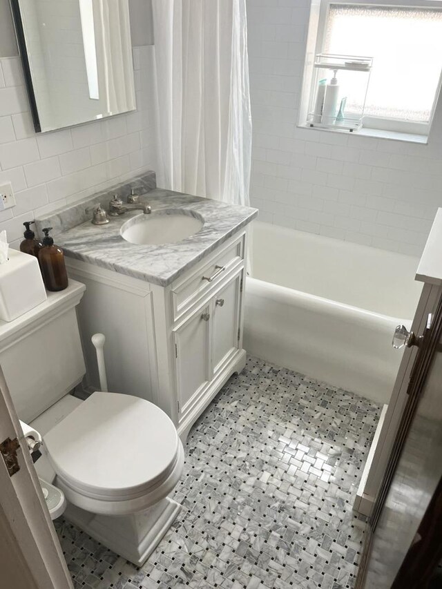 208 N Oak Park Ave Unit 3Jj, Oak Park, IL 60302 - full bathroom featuring vanity, tile walls, shower / tub combo with curtain, and tasteful backsplash