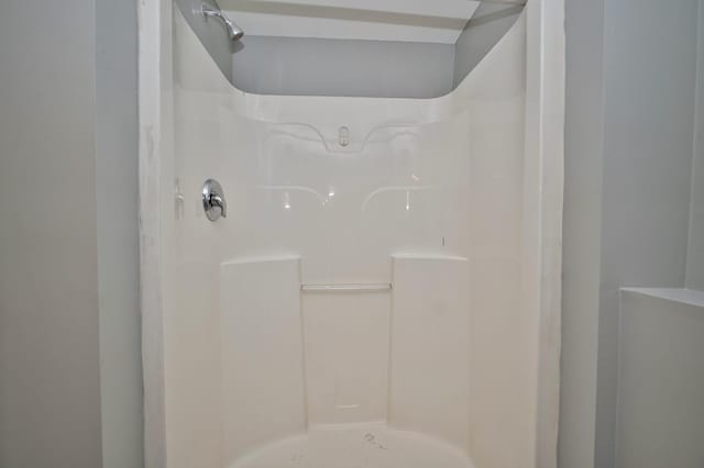 3108 141st St, Blue Island, IL 60406 - bathroom featuring a shower