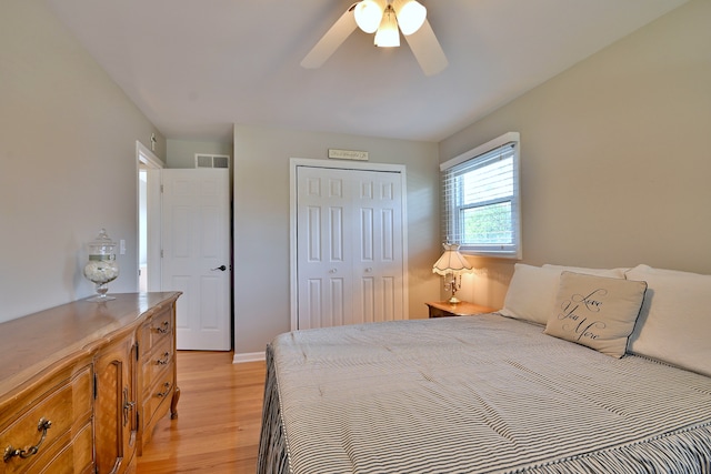 758 N Kenilworth Ave, Elmhurst, IL 60126 - bedroom featuring light wood-type flooring, a closet, and a ceiling fan