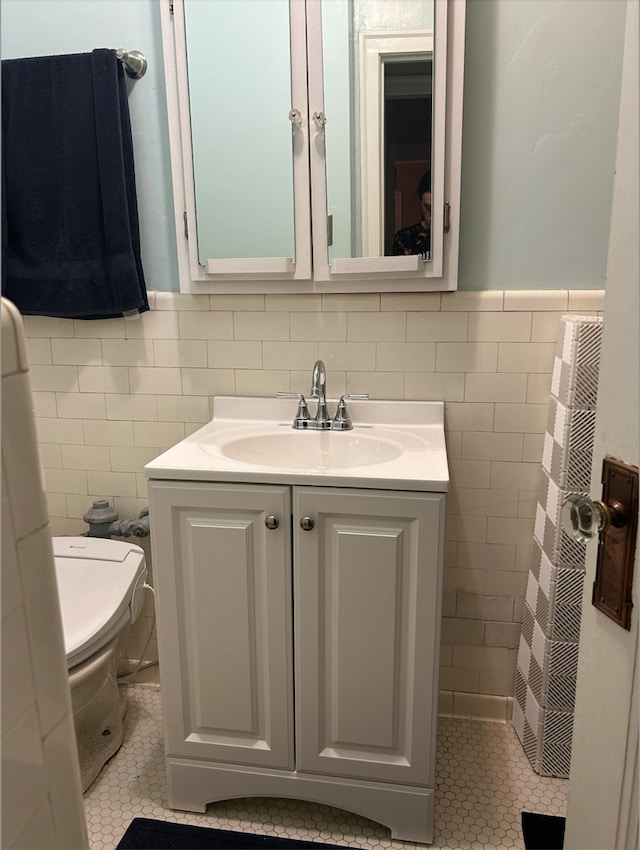 216 N Oak Park Ave Unit 2Aa, Oak Park, IL 60302 - bathroom with tile walls, vanity, wainscoting, tile patterned flooring, and a heating unit