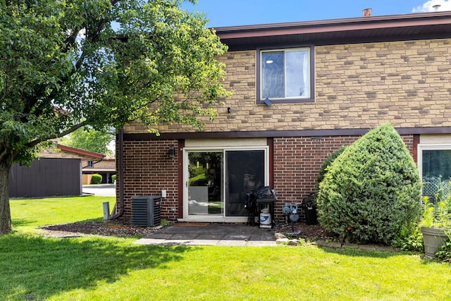 7 Cour Versaille, Palos Hills, IL 60465 - back of property with brick siding, a lawn, and a patio area