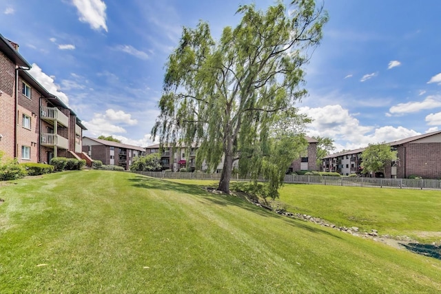 920 N Lakeside Dr Unit 1D, Vernon Hills, IL 60061 - view of yard with a residential view