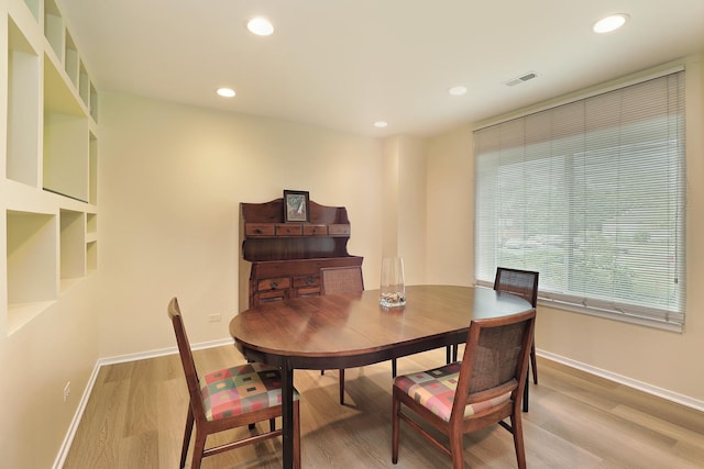 3030 Pheasant Creek Dr Unit 102, Northbrook, IL 60062 - dining area with light wood finished floors and recessed lighting