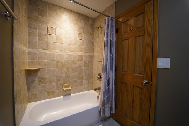 1460 Fairlane Dr Unit 119, Schaumburg, IL 60193 - bathroom with shower / bath combo with shower curtain