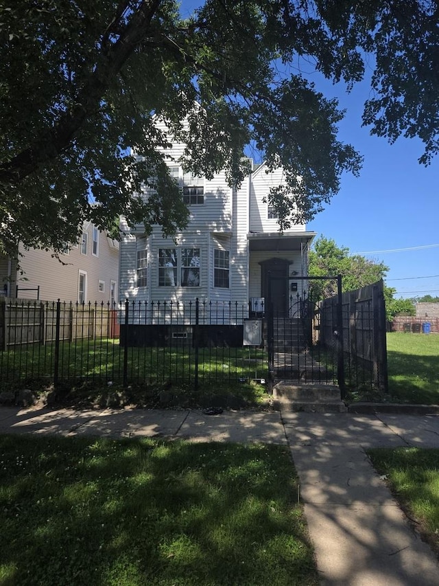 6646 S Wabash Ave, Chicago, IL 60637 - view of front of home featuring a fenced front yard and a gate