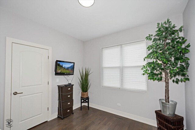 609 E 48th St, Chicago, IL 60615 - sitting room with baseboards and dark wood finished floors