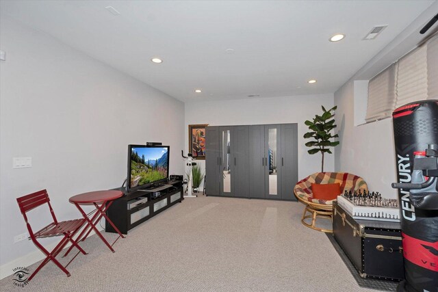 609 E 48th St, Chicago, IL 60615 - living area with recessed lighting and light colored carpet
