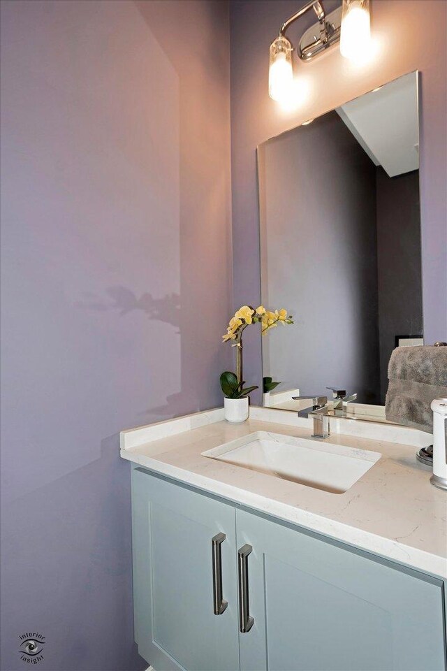 609 E 48th St, Chicago, IL 60615 - half bathroom with vanity