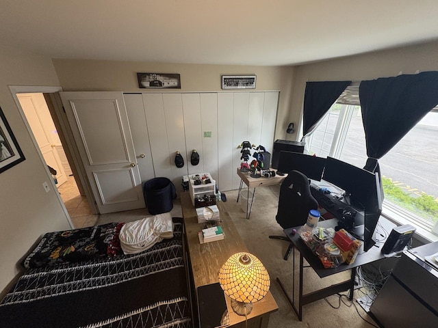 701 Ridge Rd Unit 1D, Wilmette, IL 60091 - living room with a desk