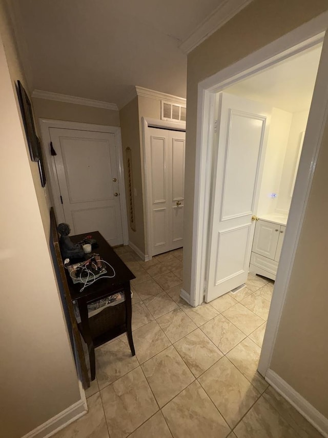 701 Ridge Rd Unit 1D, Wilmette, IL 60091 - hallway with crown molding