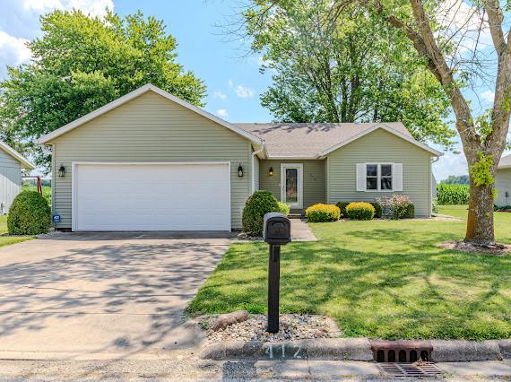 412 Holly Dr, Lincoln, IL 62656 - photo 1