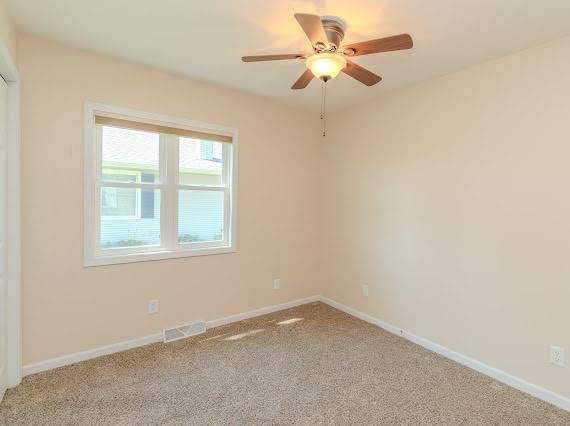 412 Holly Dr, Lincoln, IL 62656 - photo 22