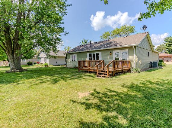 412 Holly Dr, Lincoln, IL 62656 - photo 26