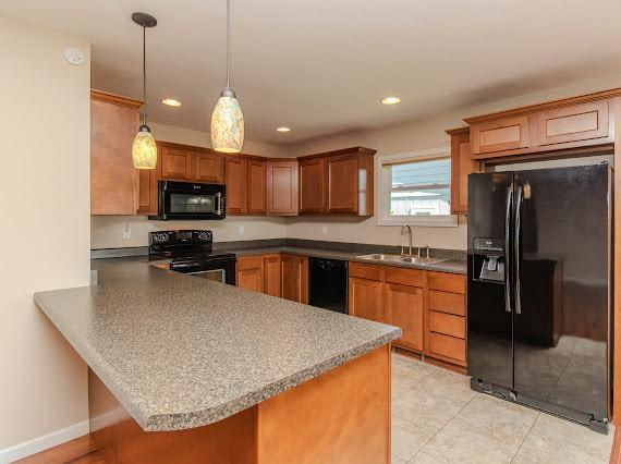 412 Holly Dr, Lincoln, IL 62656 - photo 7