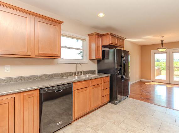412 Holly Dr, Lincoln, IL 62656 - photo 9