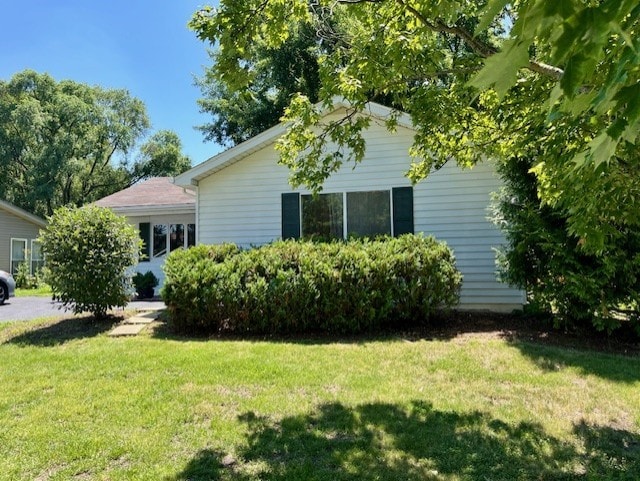 3105 Fox Hill Rd, Aurora, IL 60504 - view of front of home with a front yard