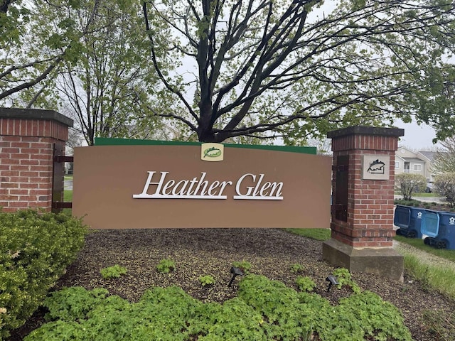 133 Heather Glen Dr Unit 133, Aurora, IL 60504 - view of community sign