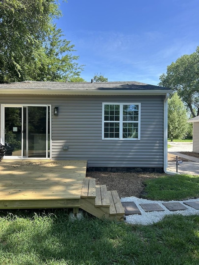 5309 Cleveland Dr, Mchenry, IL 60050 - back of house featuring a wooden deck