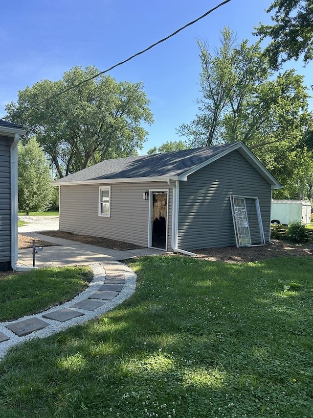 5309 Cleveland Dr, Mchenry, IL 60050 - rear view of house with a yard
