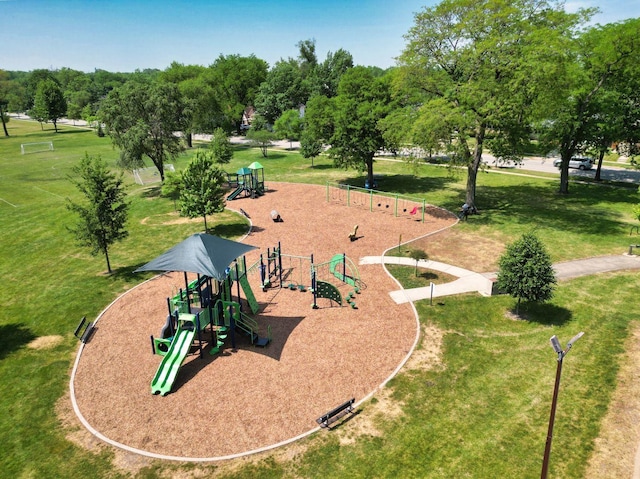 260 N Charlotte St, Lombard, IL 60148 - surrounding community featuring a lawn and view of wooded area