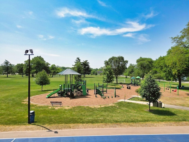 260 N Charlotte St, Lombard, IL 60148 - community playground with a yard