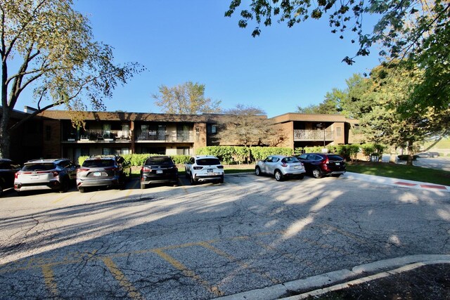 10 Old Oak Dr Unit 103, Buffalo Grove, IL 60089 - view of front facade featuring uncovered parking