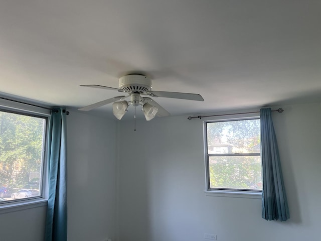 415 Wesley Ave Unit 21, Oak Park, IL 60302 - detailed view of a ceiling fan