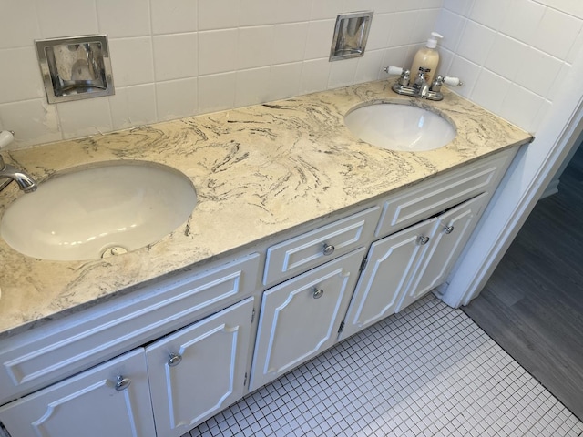 415 Wesley Ave Unit 21, Oak Park, IL 60302 - bathroom with double vanity, tile patterned floors, and tasteful backsplash